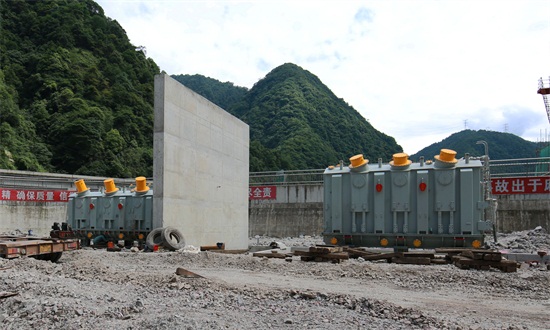 锅浪跷水电站两吊一就位_谭小远（摄） (3).jpg