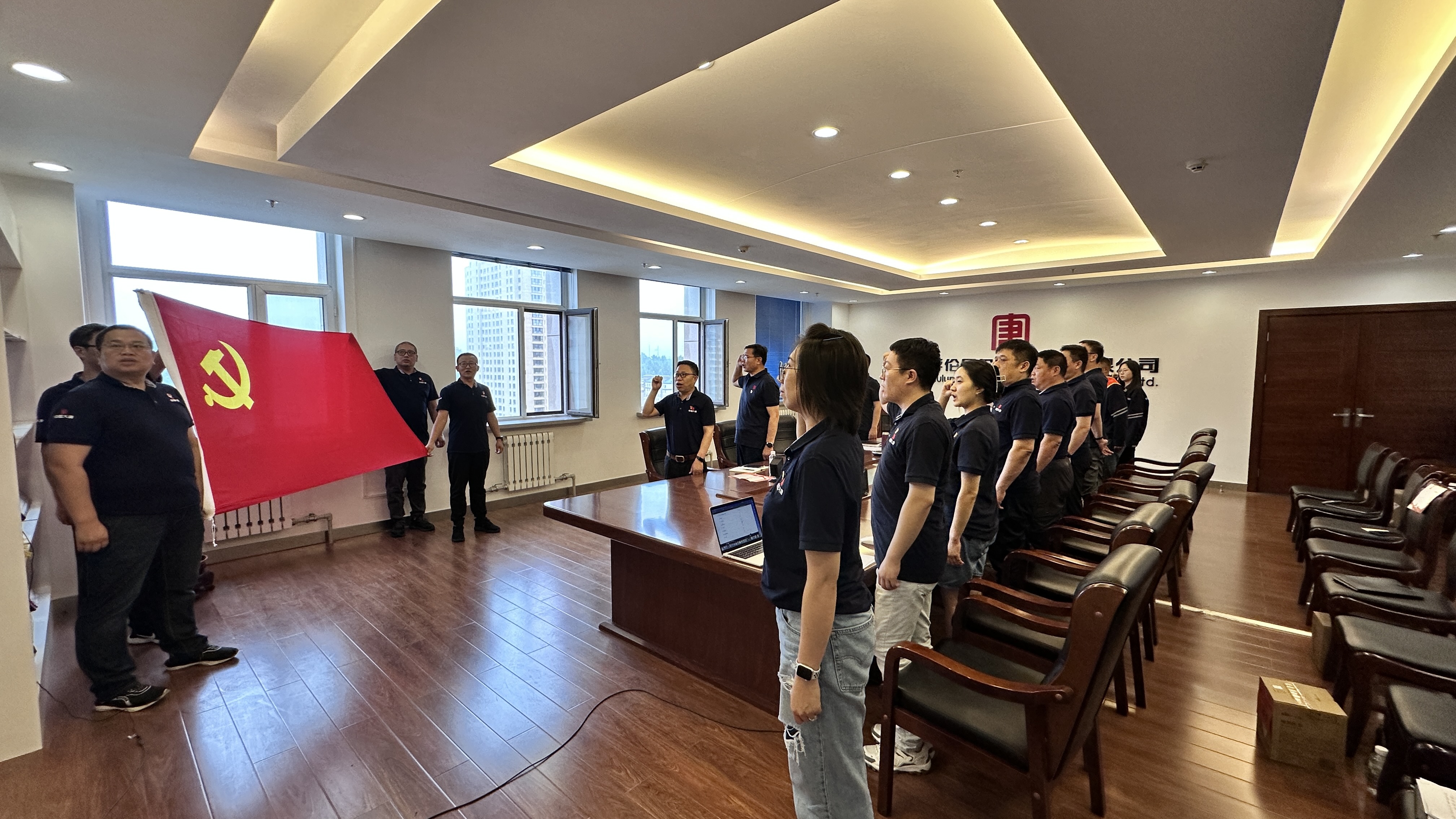 重温入党誓词.jpg